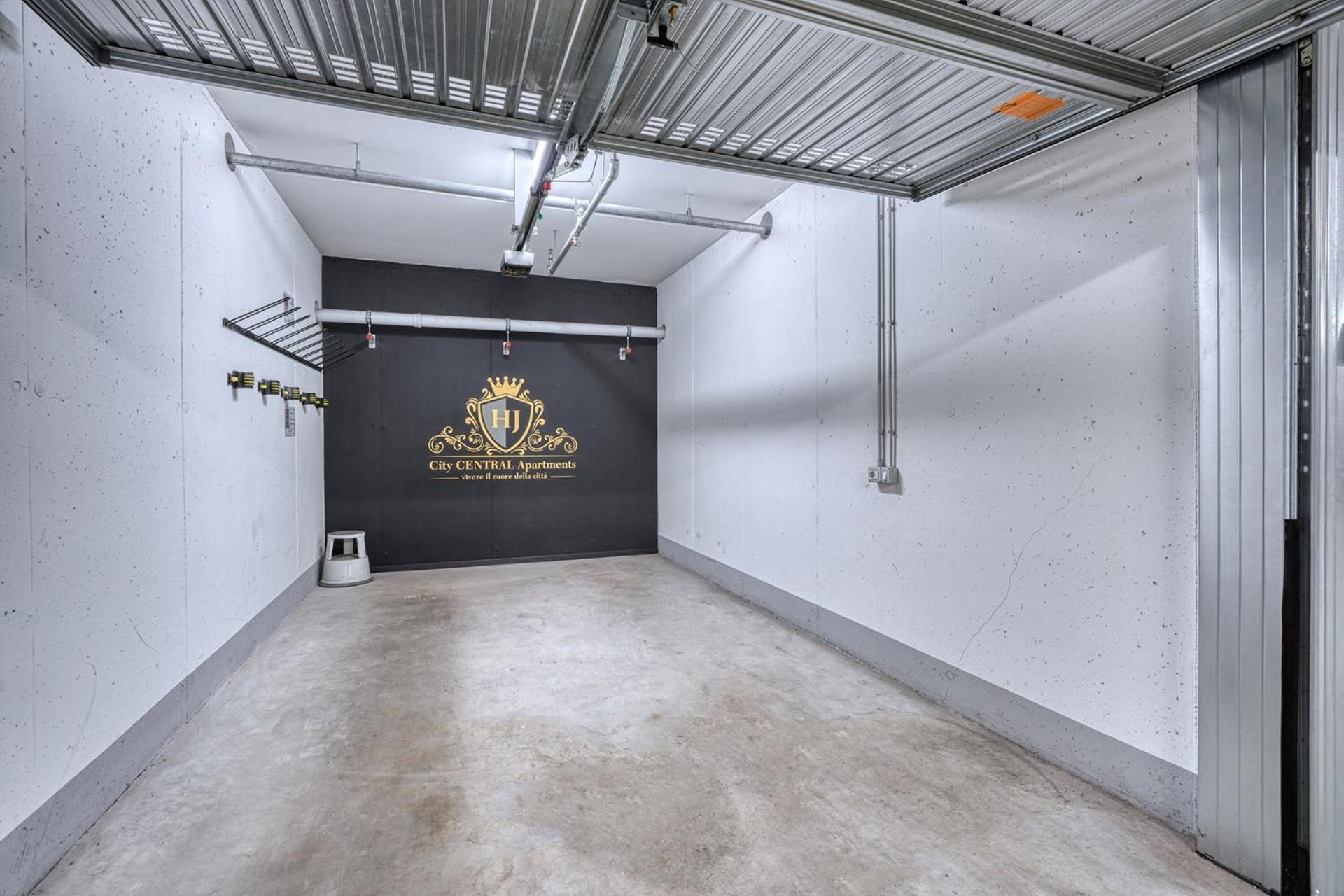 City Cafe - Central Apartment Brunico Luaran gambar