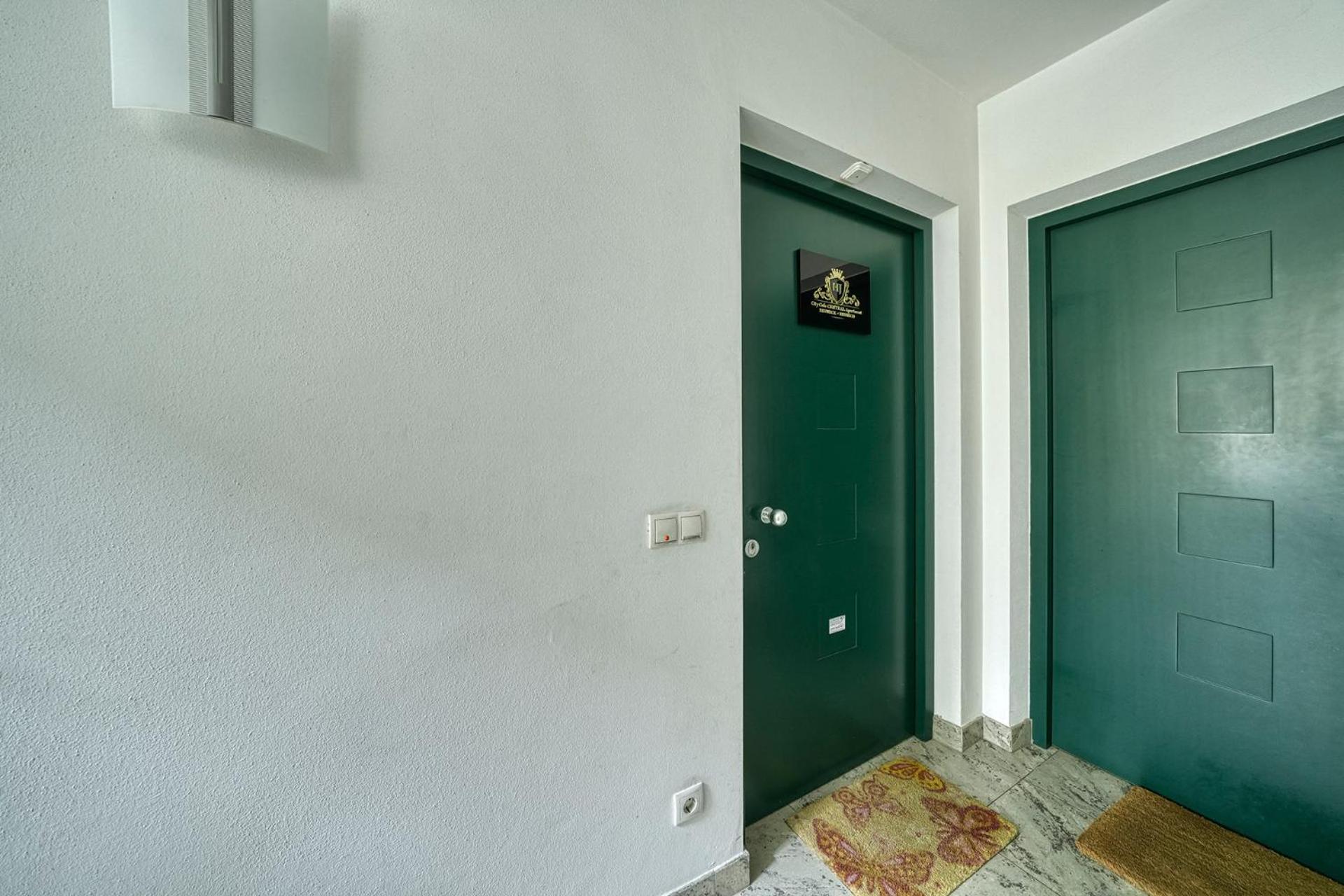 City Cafe - Central Apartment Brunico Luaran gambar